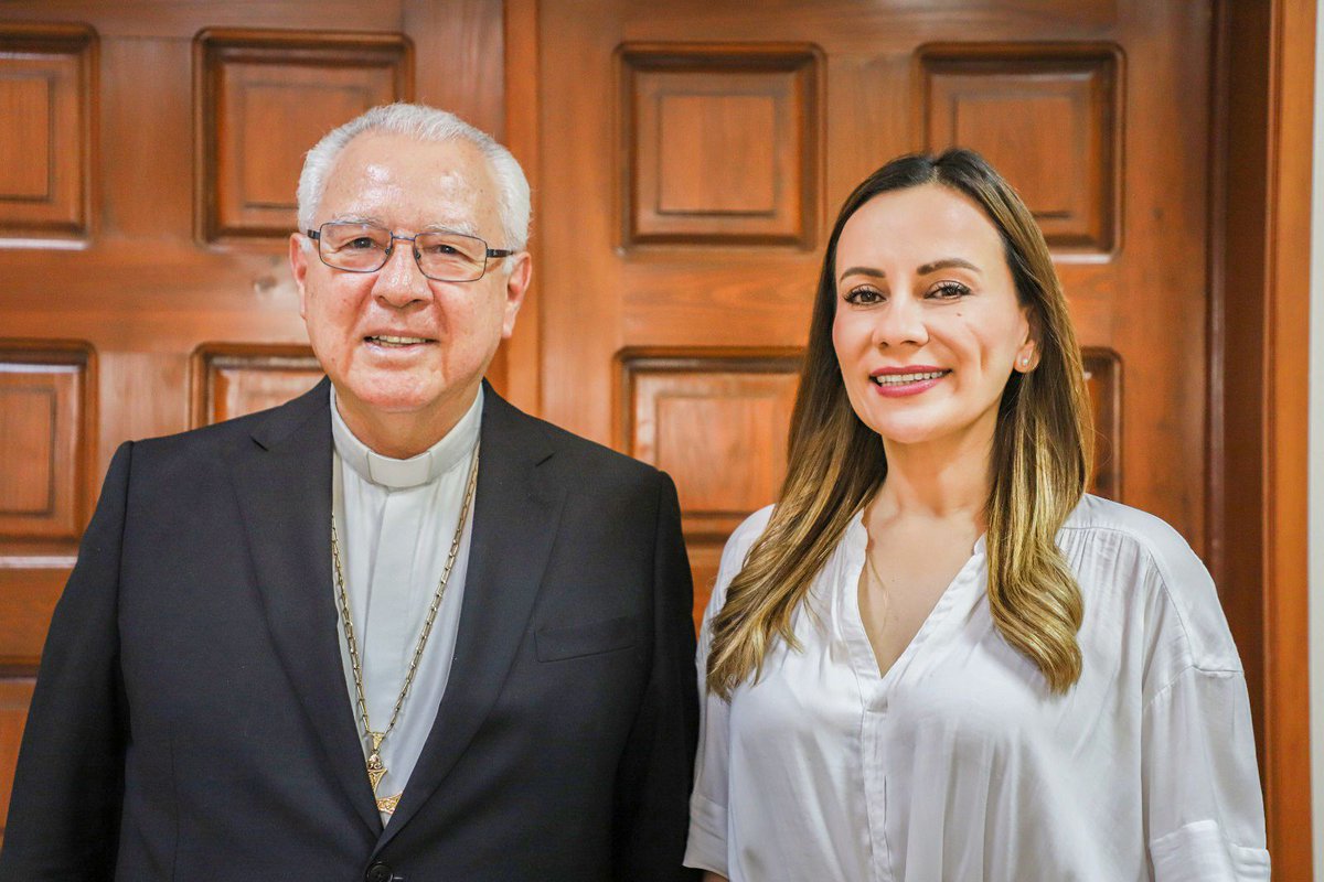 Hoy dialogué con el Cardenal José Francisco Robles, Arzobispo de Guadalajara, coincidimos en la urgencia de recuperar la paz y la seguridad en nuestra comunidad. Será trascendental que juntos podamos reconstruir el tejido social protegiendo la vida, la verdad y la libertad. 💟🤞🏻…