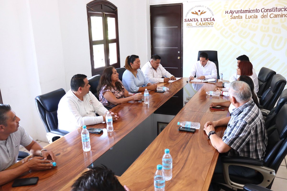 Tras realizar el análisis y discusión de la restructuración de los horarios de cierre a los establecimientos con ventas de “micheladas” y de mariscos (Marisquerías) en Santa Lucía del Camino; esta tarde, en sesión extraordinaria de cabildo junto a mis compañeros regidores y