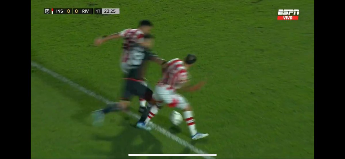 Es afuera.. pero como no robo en la AFA, mejor no opino