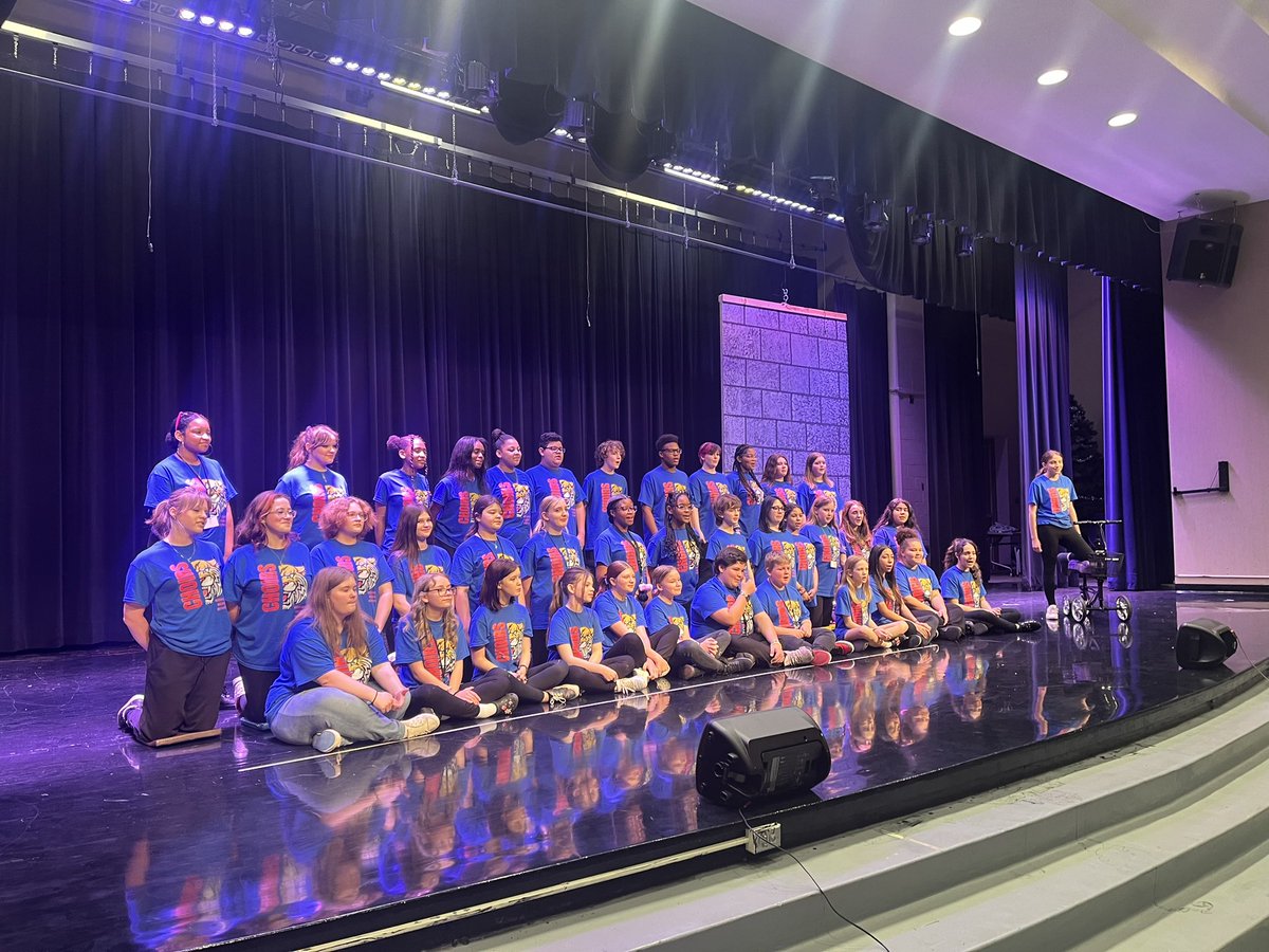 MapleCrestSTEM's tweet photo. Future Kats from @Elwood_STEM and @Boulevard_STEM were treated to a performance by our GOLD rated choir during their visit today! What a wonderful opportunity for our students to showcase their hard work and dedication! ❤️🎼💙 https://t.co/P98ASK1dU8
