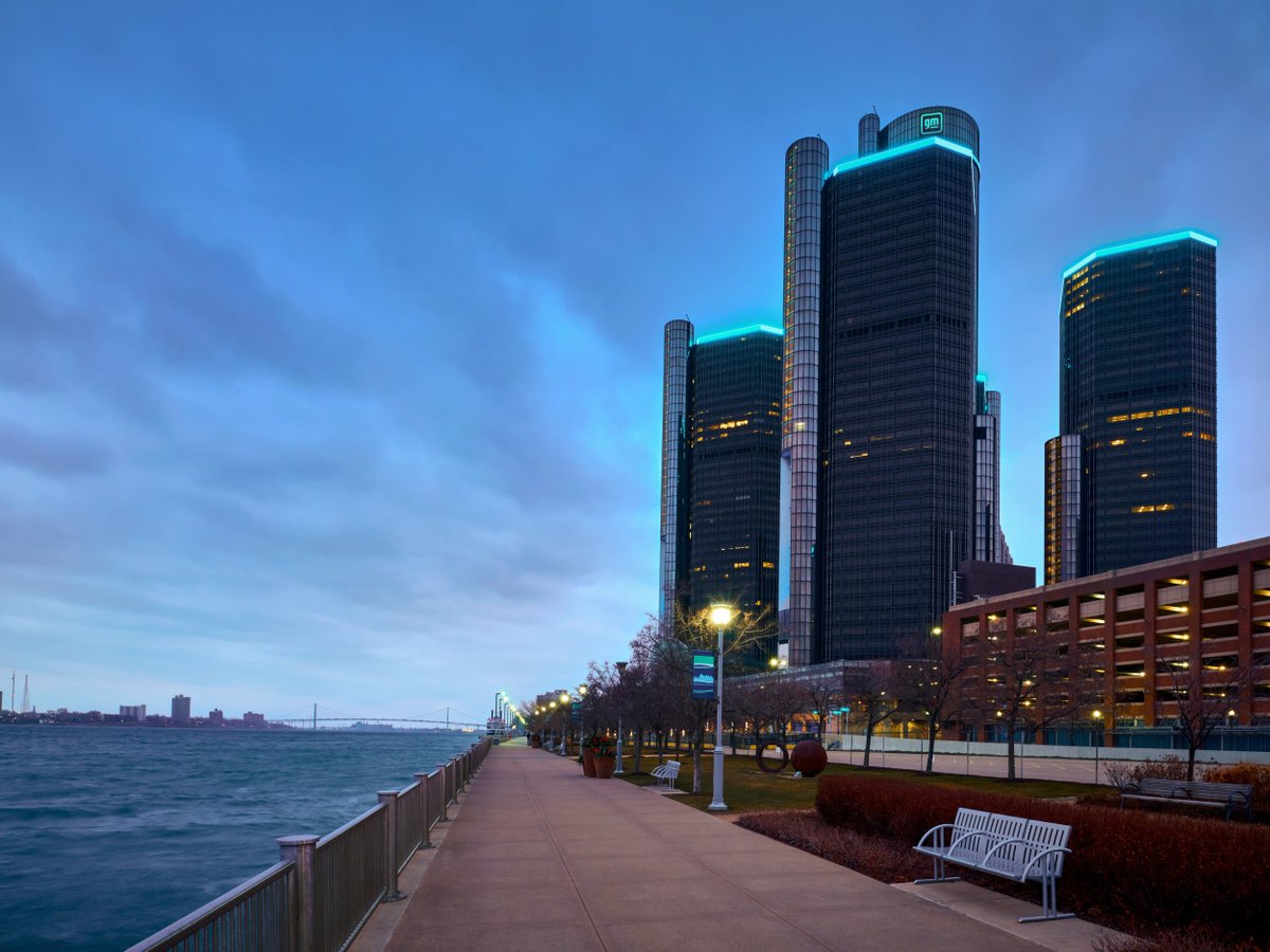 NewPopLit's tweet photo. AS MANY have noted, the biggest news in Detroit today is General Motors moving out of the RenCen complex. Which opens up a tremendous amount of office space, right on the Detroit River.

Possible future New Pop Lit Headquarters?🤔
#newpublishing #literature https://t.co/ZFaLcIieya