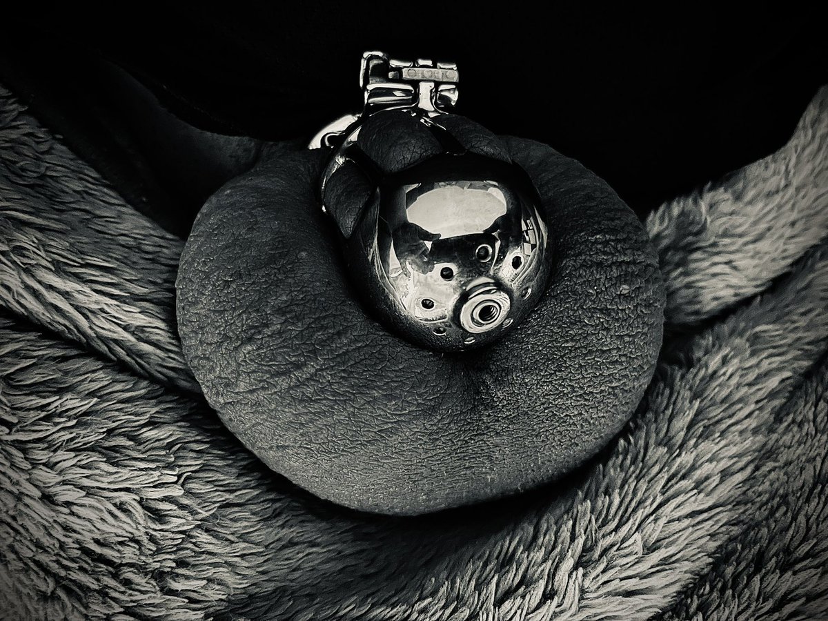 Third day. My balls are swollen…

#steelworxx #looker02 #chastity #chastitycage #chastitymale #germanchastity #keuschheitsgürtel #locked #stainlesssteel #chastitybelt #lockedup #lockedinchastity #bdsmcommunity