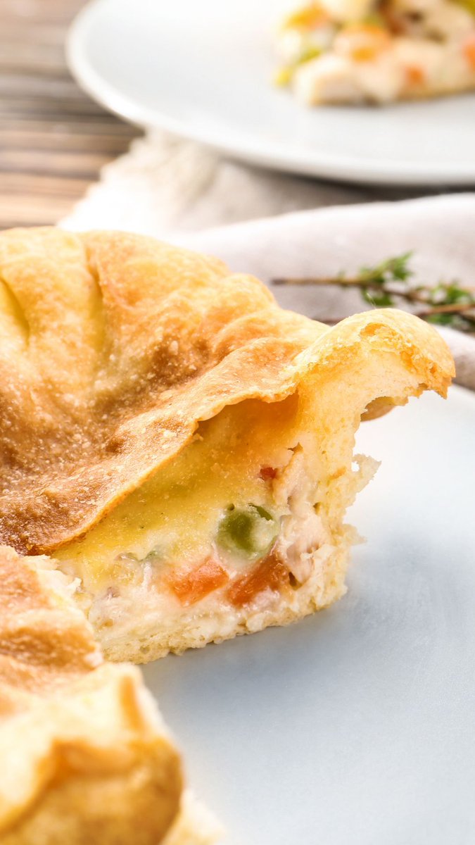 Expand your #glutenfreedinnerideas with an easy to make Gluten Free #ChickenPotPie recipe. Designed to work perfectly with #glutenfree frozen pie shells or savoury homemade pie shells! Try this #glutenfreedinner #recipe or save for future #dinnerideas: glutenfreejourney.ca/recipes/chicke…