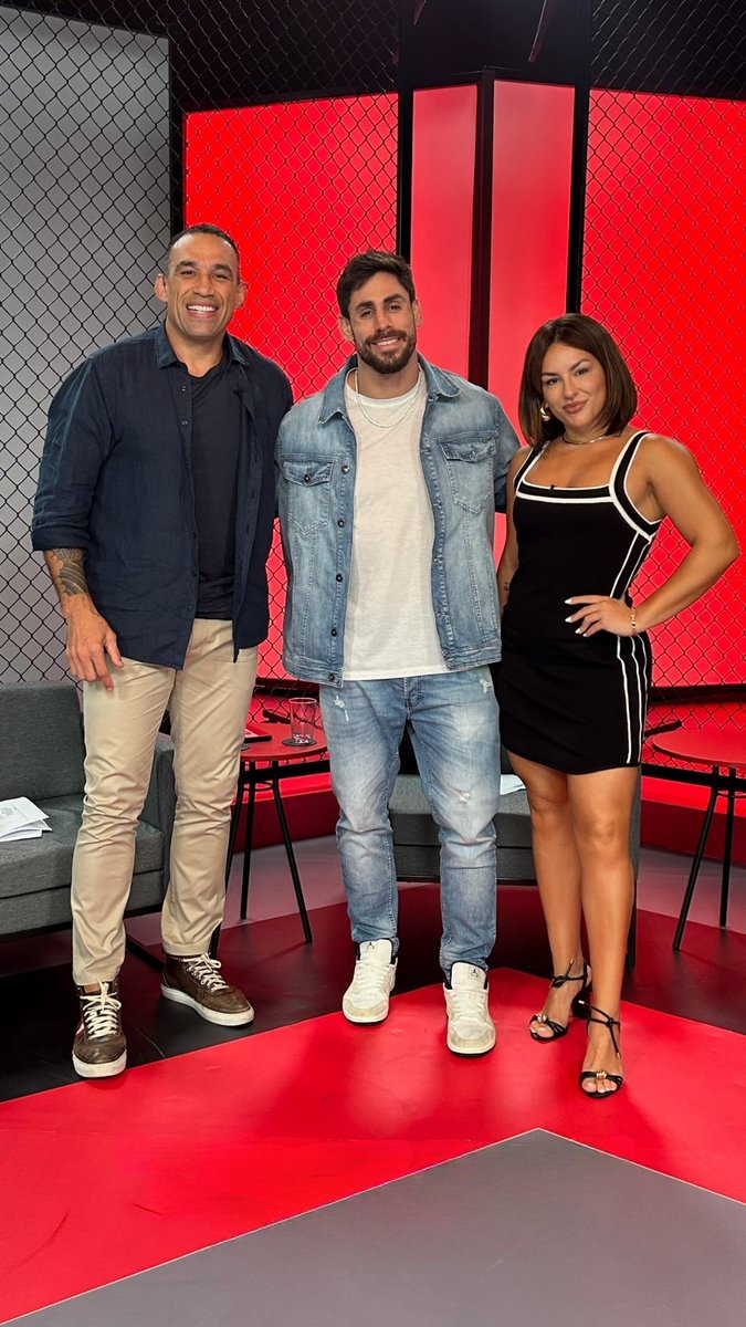 Antônio gravou o programa Papo Cruzado com o Werdum e Kéfera. 🥊♥️

@caradesapatojr @FabricioWerdum @Kefera @combate