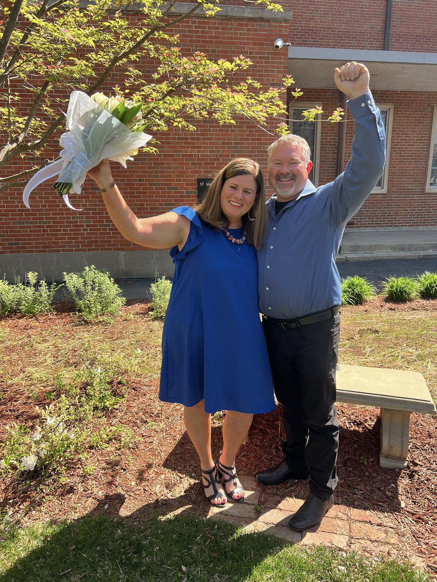 Not your typical Monday🥰🥂💍