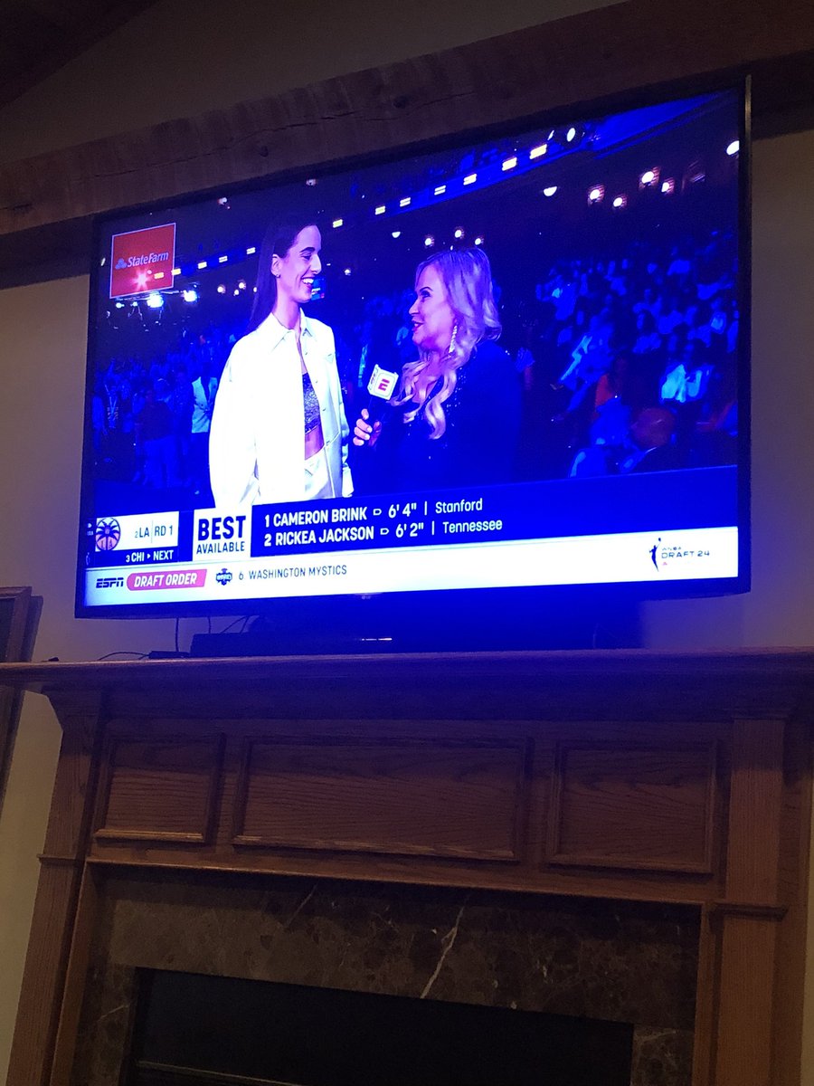 KymHarjes's tweet photo. Officially an #IndianaFever fan! #firstdraftpick #CaitlinClark #EveryoneWatchesWomensSports https://t.co/vii0Y3LmKz