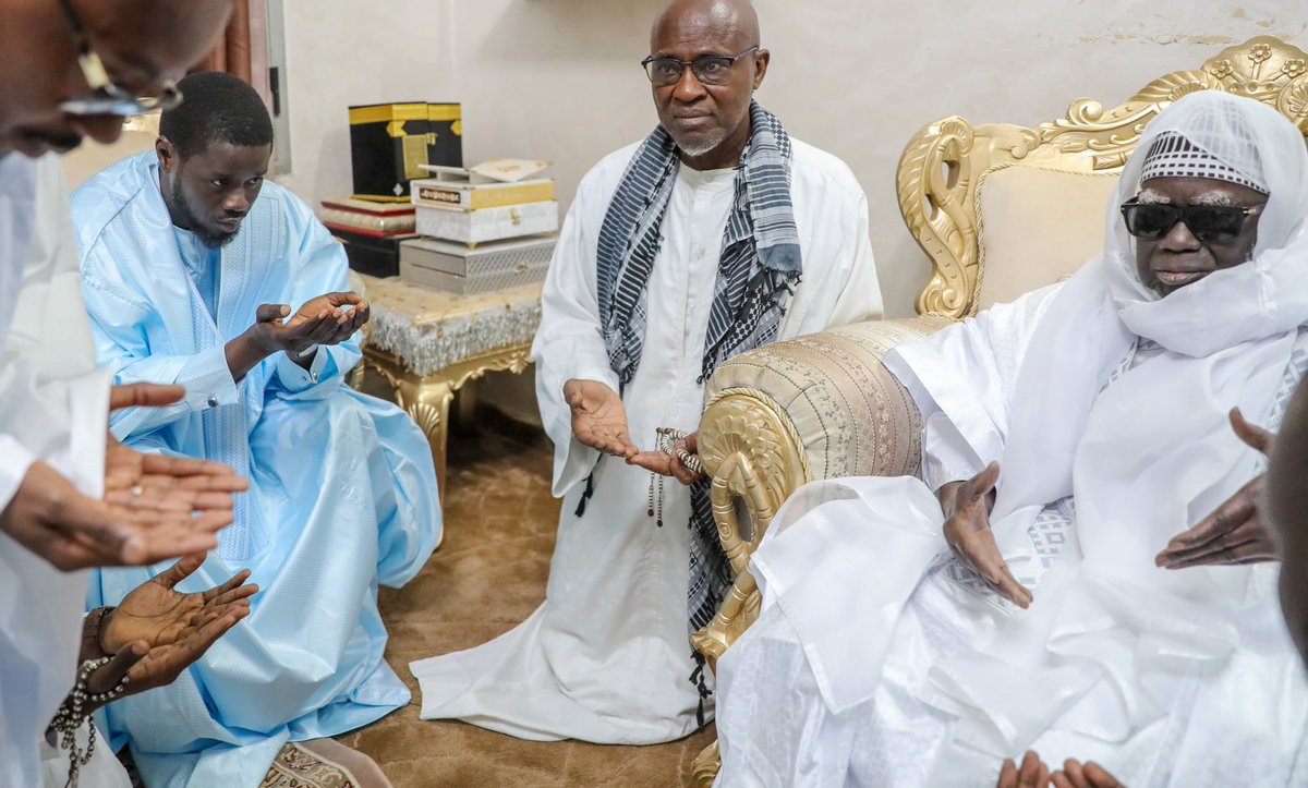 PR_Senegal's tweet photo. Le Président @DiomayeFaye a rendu visite au Khalife Général des Mourides dans le cadre de sa première sortie officielle après son élection. 

Un déplacement grandement apprécié par Serigne Mountakha Mbacké, qui a prié pour le Chef de l’Etat et pour le Sénégal dans son ensemble. https://t.co/bQPx35ALAY