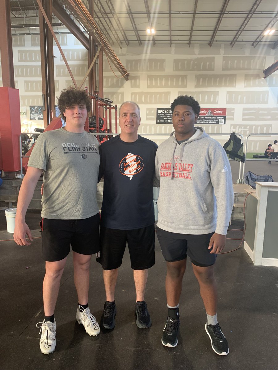 Big boys workin at Jersey Gridiron Scout Academies‼️‼️ #JustWork 🎯 @therienchris2 ‘25 Holds several offers…Will hold triple that # by the end of May‼️ @Fballchiefs @ctherien6 Youngin @Jordan_Evans54 ‘27 will be next 👀 @CoachLucas74 @Mtrible @kminnicksports