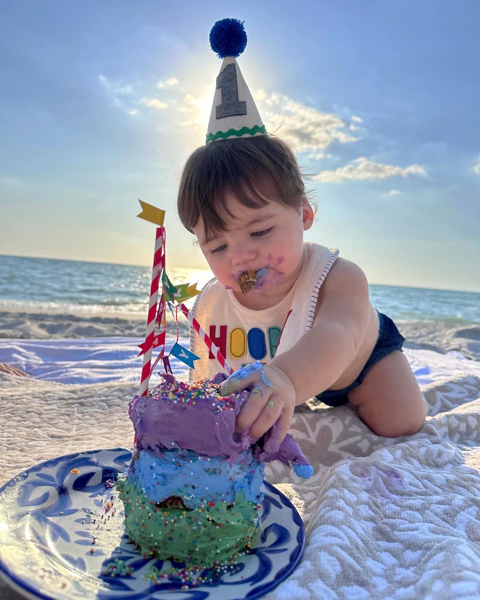 NICKMERCS's tweet photo. Fam, my lil man turned 1 today. That happened so fast. Shoutout to my wife.. going to WAR, to bring her &amp; I the greatest gift we’ve ever known. W’s in da chat!! ❤️‍🔥🎈 https://t.co/R2KLRYofqc