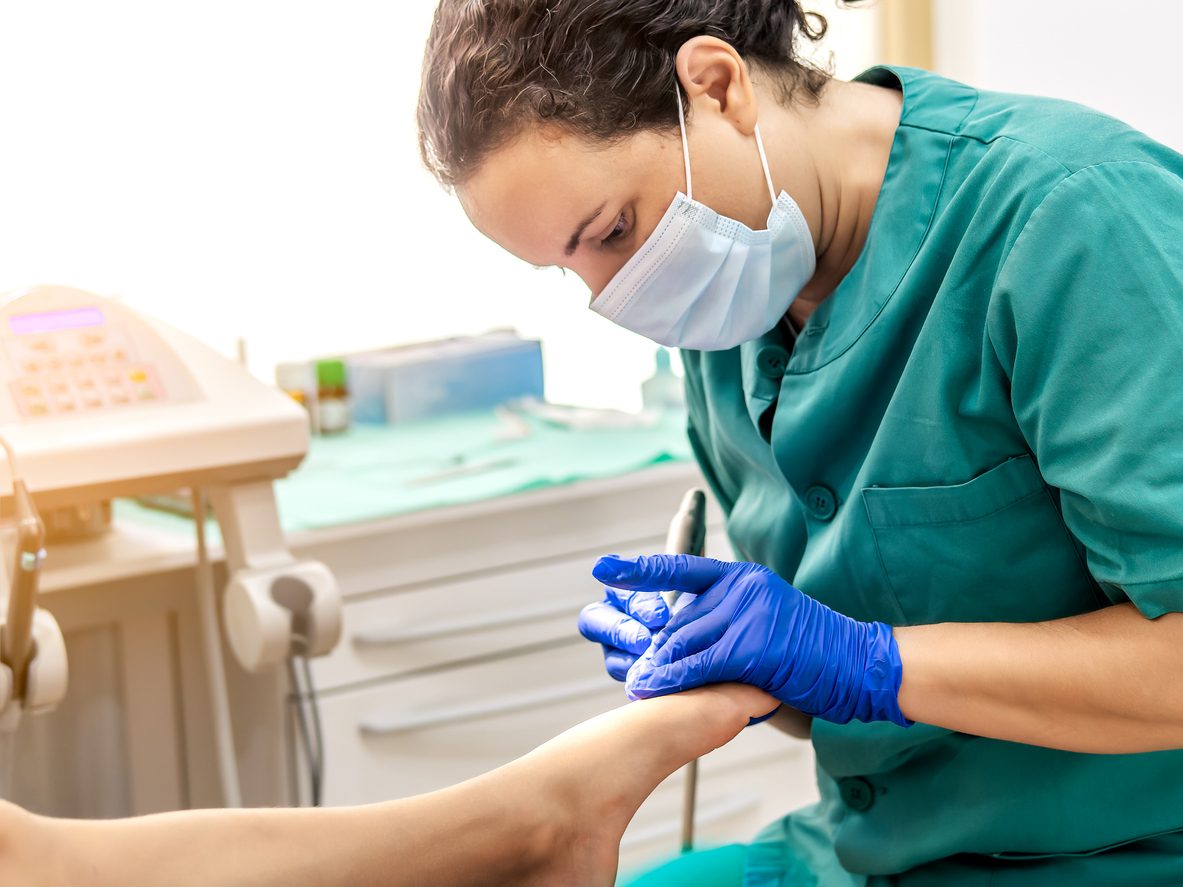 Foot care is now available at our #Burlington #Nursing Care Clinic --- at a discounted rate! Our highly-trained and compassionate foot care nurses can help you with a variety of foot care conditions and regular maintenance. Learn more: ow.ly/LLIf50RgKl8 #footcare