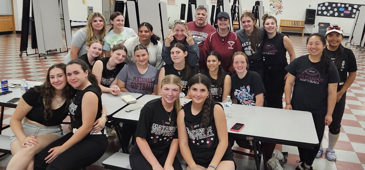 Fun Potluck dinner for Varsity and JV….The Softball teams that eat together stays together……
