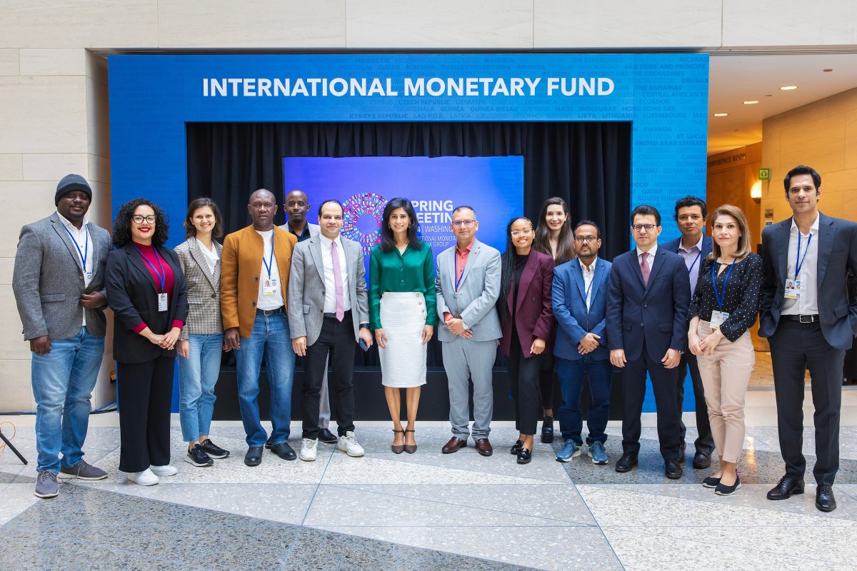 GitaGopinath's tweet photo. It was a pleasure to speak with journalists participating in the @IMFNews Journalism Fellowship Program. Today, we had a conversation about the outlook for the global economy. Look forward to a week of engaging interviews and briefings. https://t.co/ZvZsppfNHX