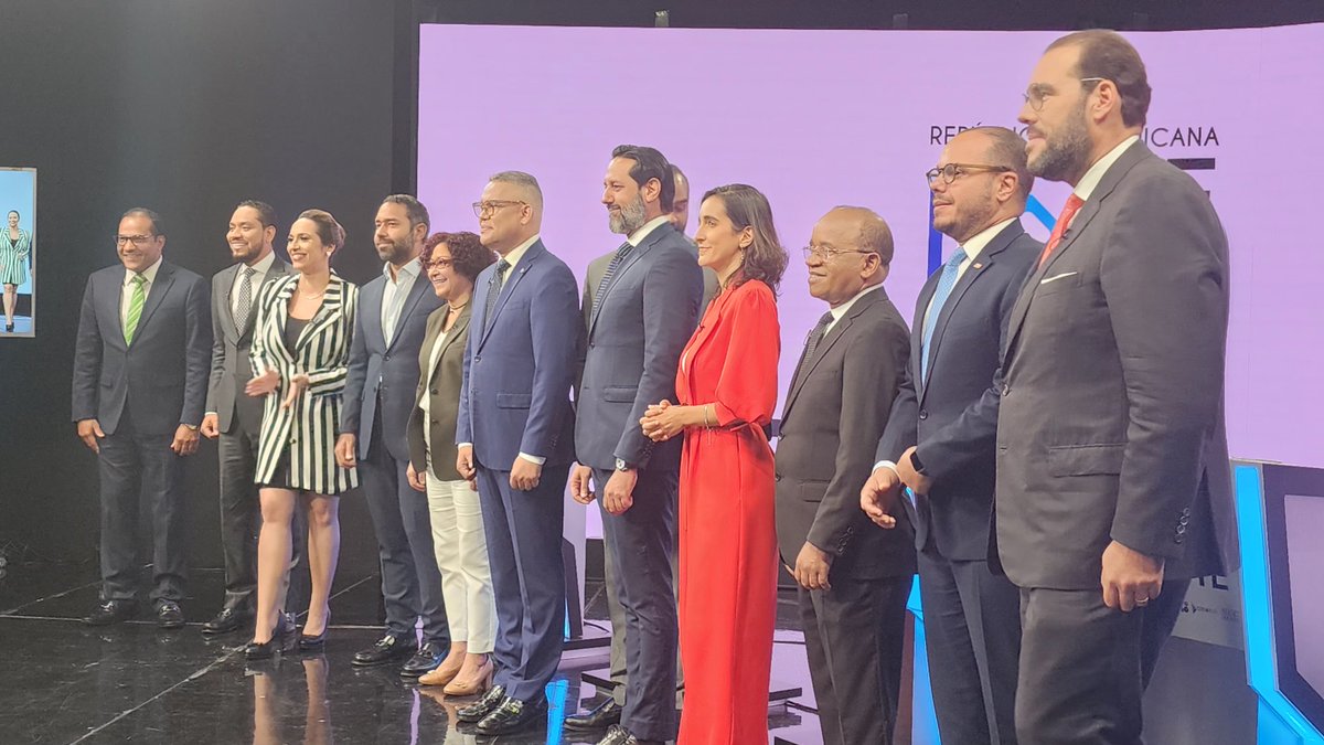CarlosPenard's tweet photo. En breve iniciamos con el debate de CODESSD
Carlos Peña Presidente 
Nikauly de la Mota Vicepresidente 
#Vota28
#VotaGenS
#VotaConFe https://t.co/x4UgAgzQML