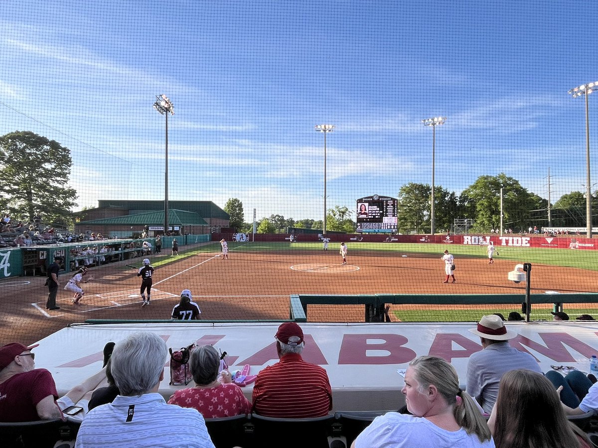 Let’s go <a href="/AlabamaSB/">Alabama Softball</a> 🐘🥎