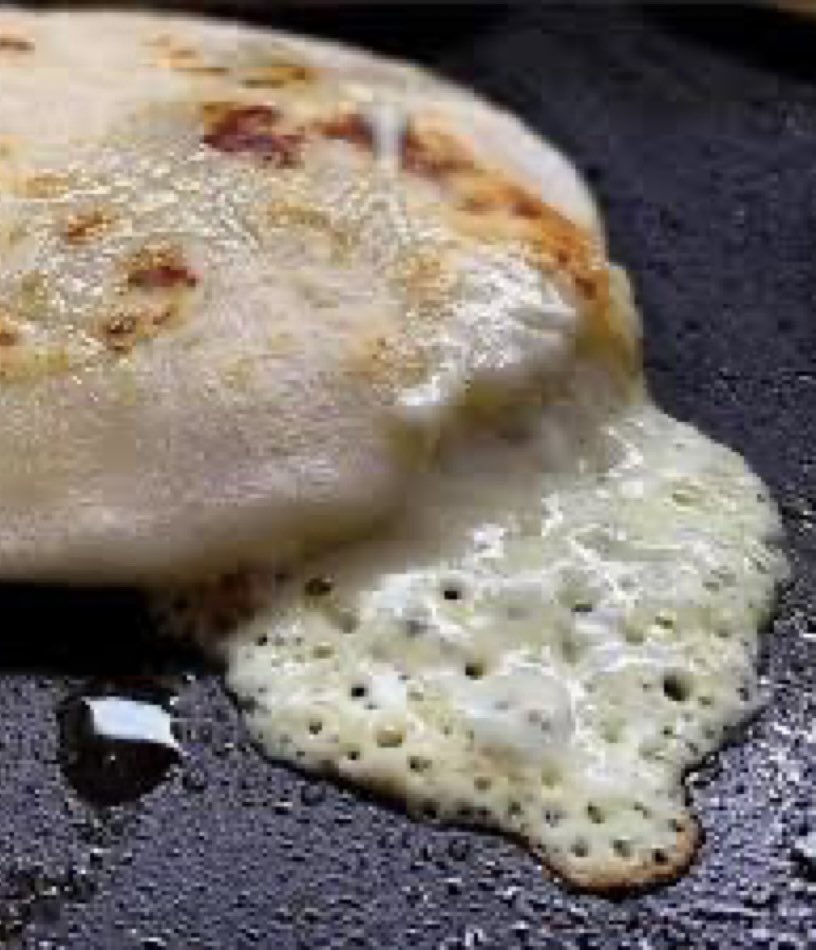SalvadoranPride's tweet photo. The crispy edges on a pupusa... https://t.co/EdsDEMz9Br