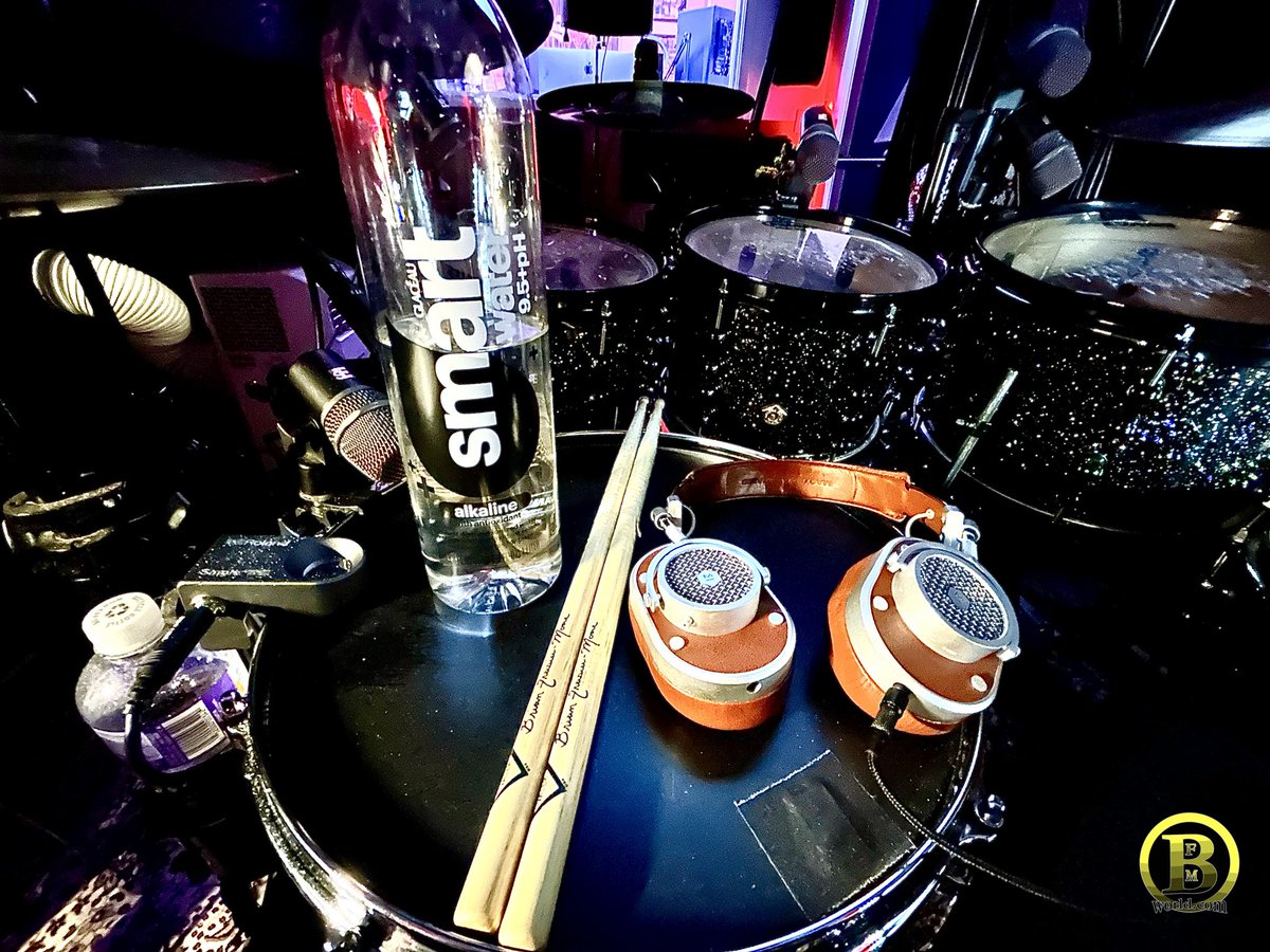 2nd workout this afternoon…

3 #bfmsessions recordings

@smartwater @PearlDrumCorp @SABIAN_Cymbals @EVANSDrumheads @VaterDrumsticks @RolandGlobal @sE_Electronics DrumStatic.com @CYMPAD_USA @drumdots @MusicNomadCare @MasterDynamic @FloodedStudios @LowBoyBeaters…