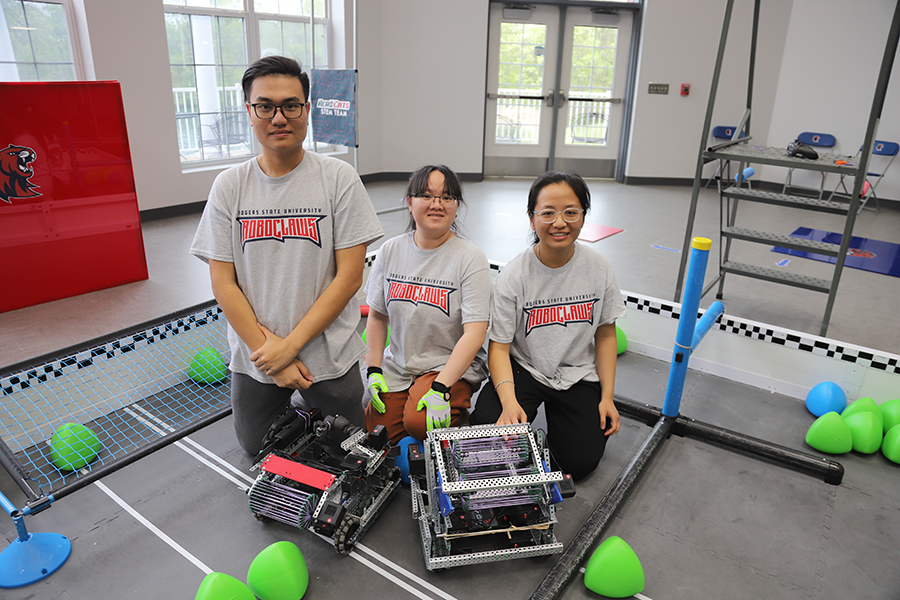 RogersStateU's tweet photo. #RSU’s robotics team has been selected as the only university team from Oklahoma to compete at the largest robotics competition in the world, the VEX Robotics World Championship.
https://t.co/uydAVHRNa5
#robotics #technology #techdegrees #stem #vexrobotics #rogersstate #gotoRSU https://t.co/gNoAROsNSh