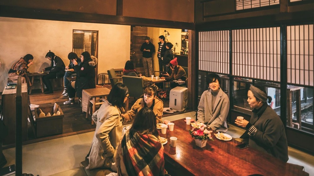 Old meets new at #Niigata City's Nuttari Terrace Street, a shopping arcade transformed! Historic row houses offer cafes ☕, boutiques, florists 🌻, etc., while vacant homes-turned-guest houses aim to foster community. nuttari.jp/welcome-to-nut…

#RegionalRevitalization