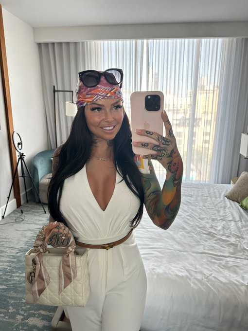 Wich one ? https://t.co/NebWivMj6l