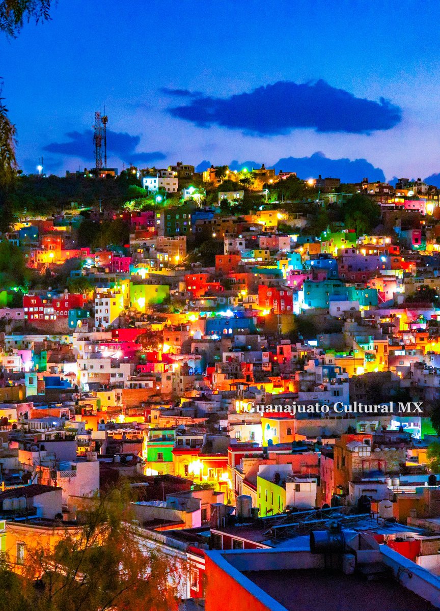 Contemplar un anochecer en Guanajuato siempre será muy bonito… ❤️