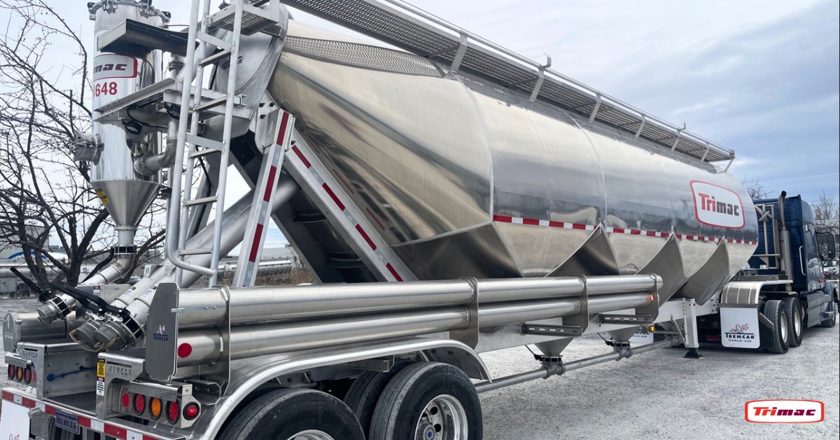 Trimac_Trans's tweet photo. Our new plastic tandem trailers hit the road one week ago! Terminal Manager Ed Sidsworth was able to capture a few pictures in the yard. 🚛 Check out the new and shiny trailer. #Trimac #Resin #Transportation #Photooftheday https://t.co/vj0zPYfZWZ