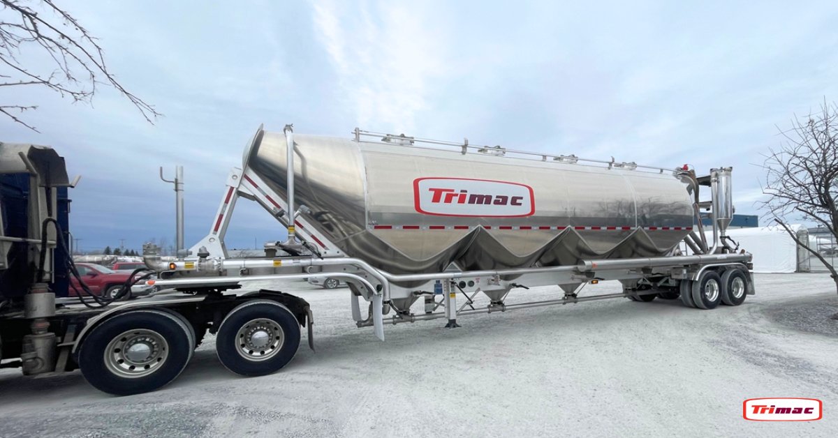 Trimac_Trans's tweet photo. Our new plastic tandem trailers hit the road one week ago! Terminal Manager Ed Sidsworth was able to capture a few pictures in the yard. 🚛 Check out the new and shiny trailer. #Trimac #Resin #Transportation #Photooftheday https://t.co/vj0zPYfZWZ