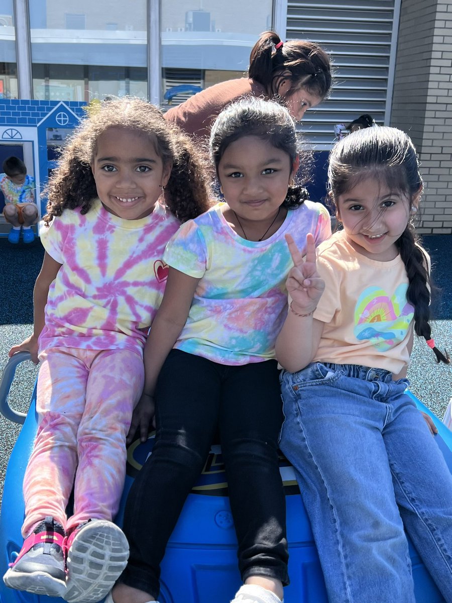 MrsDavid_'s tweet photo. Today we enjoyed the weather outside and then we kicked off our recycling study by sharing our projects with the class ♻️☀️ https://t.co/eVcJlZlPHB