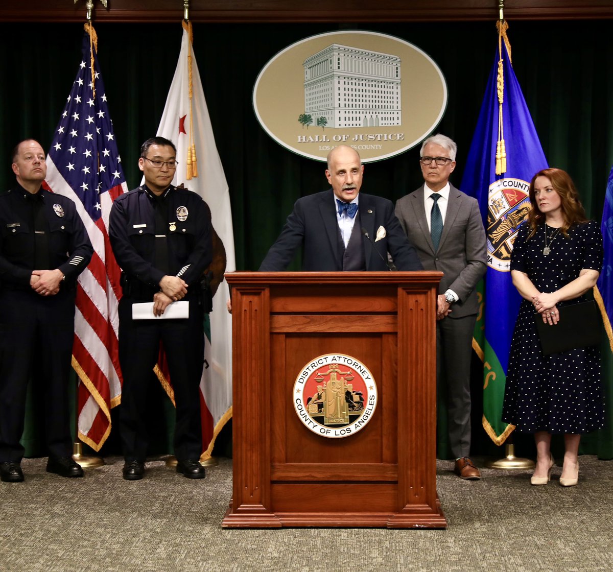 Today I joined LA County District Attorney George Gascon and LA County Supervisor Lindsey Horvath to announce felony charges against the suspect believed to be responsible for two brutal sexual assaults in the Venice Canals neighborhood. Read more: da.lacounty.gov/media/news/cha…