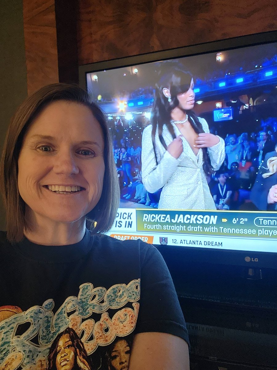 jguinnknox's tweet photo. So damn proud of @iamthathooper!  Adding more #LVFL to the Sparks family. 4 1st round pics in a row for us. Let's go Kea! #proready #WNBADraft https://t.co/CsqbbsGpuQ
