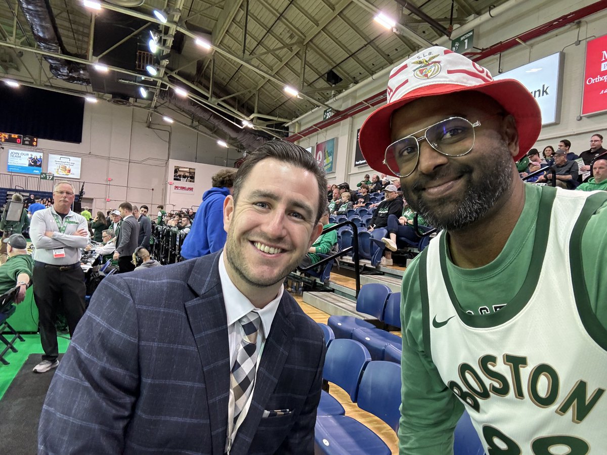 Meeting @BrendanGlasheen and thanking him for the amazing content, not just the YouTube but also the behind the scenes (and the play by play, of course 😀🦞) ! Let’s goooooo Maine 💪🏾@MaineCeltics @celtics #crustaceanNation #DifferentHere #bleedgreen