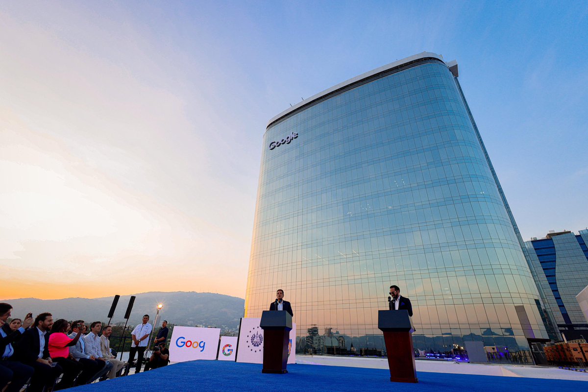 “Hoy estamos logrando un hito para nosotros porque estamos abriendo las oficinas de @Google aquí en El Salvador. Presidente, cuente con nosotros para continuar nuestras relaciones a largo plazo”, presidente de @GoogleCloud_LA, Eduardo López.