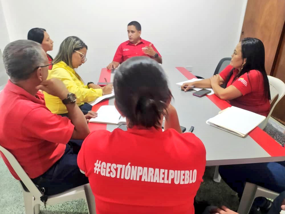 En aras de seguir afianzando el trabajo articulado, hoy #15Abr la autoridad única de gas en Trujillo, Cap. Seijas Adrián, sostuvo una reunión con la gerencia estadal de @Gas_Comunal, con miras a fortalecer acciones para favorecer al pueblo en materia de GLP. #VamosPaLanteMaduro