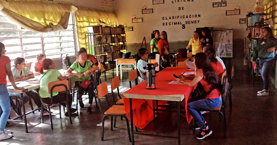 Iniciamos semana atendiendo a las cocineras de las Parroquias de Vista Hermosa y Zea en la Jornada de Actualización y Afiliación del IPASME. En la gestión de la Revolución,al frente nuestro líder @NicolasMaduro trabajamos sin descanso para garantizar atención a nuestro pueblo.