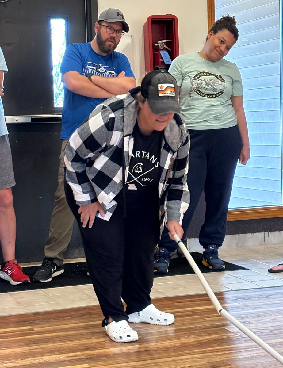 TedHiff's tweet photo. Owls it going in your neck of the woods? I visited Dr. @krobson15 at @SaegerMiddle! Dr. Robson is one of my #MOLA38 Leadership Academy OLE owls! Thank you for sharing the incredible academics at your school!  @MLDSLeaders  @FrancisHowell @CoachJohnson_SB @AshleyMairFHC https://t.co/PV4NnxU5S3