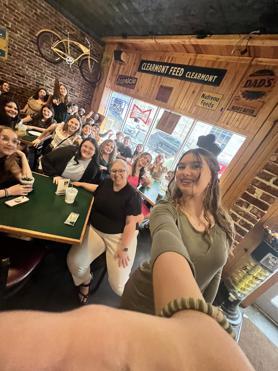 meghan_pieper's tweet photo. No trip to Columbia is complete without a trip to Shakespeare’s! After the way these kids sang, they’ve earned their pizza! @TroySouthMiddle @TMS_Trojans #proud2br3 https://t.co/BVrxXNYXJw
