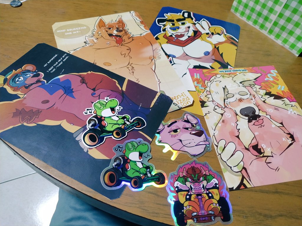 Yoshpper's tweet image. Lindo arte de @VentiSizedLion en el Mercadowo. Los Yoshis hermosos 💚