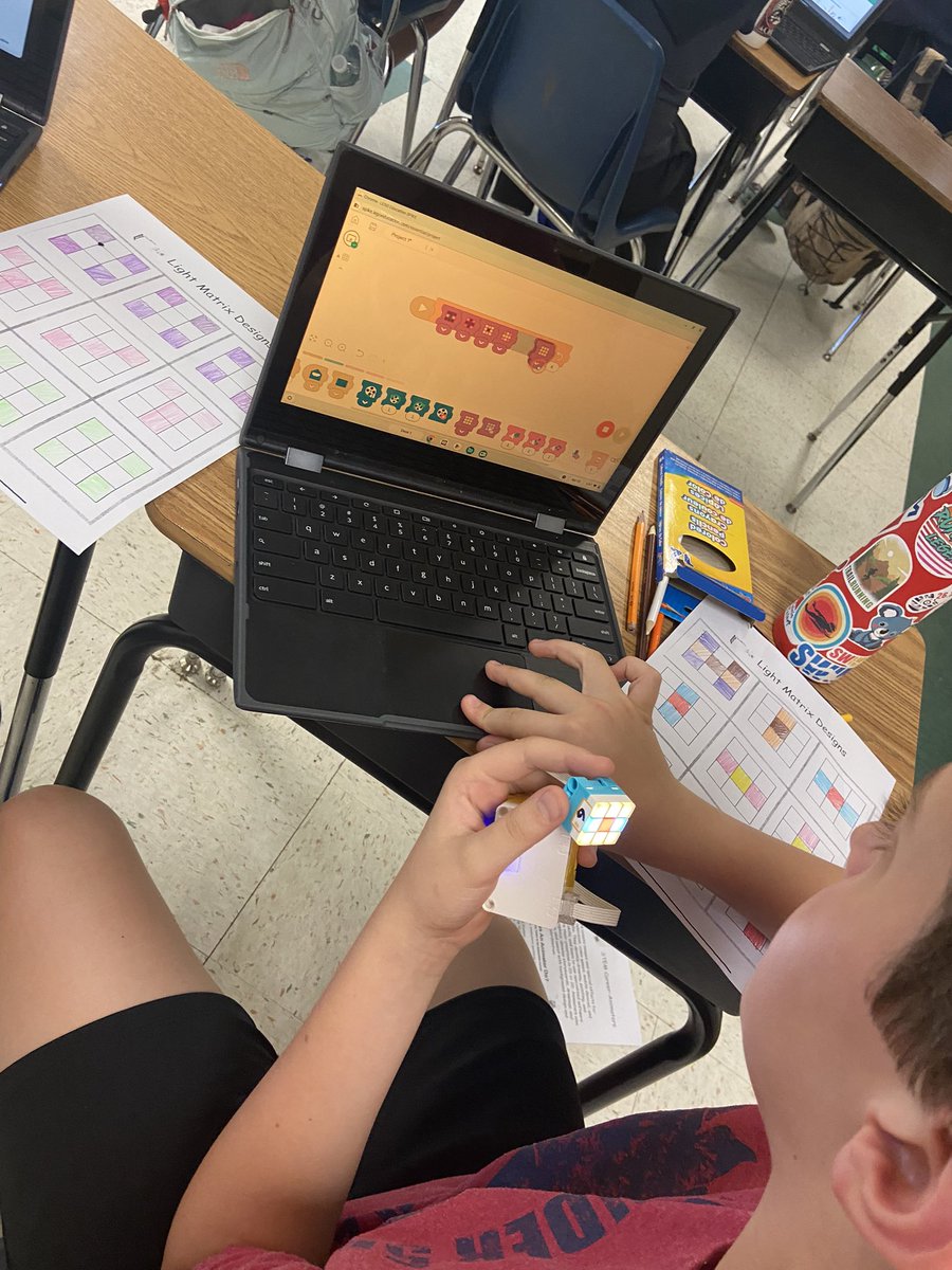Zannetechnology's tweet photo. Ss enjoyed designing and programming a light show for their structures in the #STEAM #STEM lab #LEGO https://t.co/Xb4S525fGE