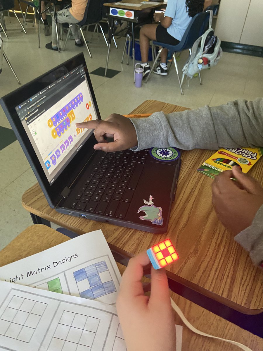 Zannetechnology's tweet photo. Ss enjoyed designing and programming a light show for their structures in the #STEAM #STEM lab #LEGO https://t.co/Xb4S525fGE