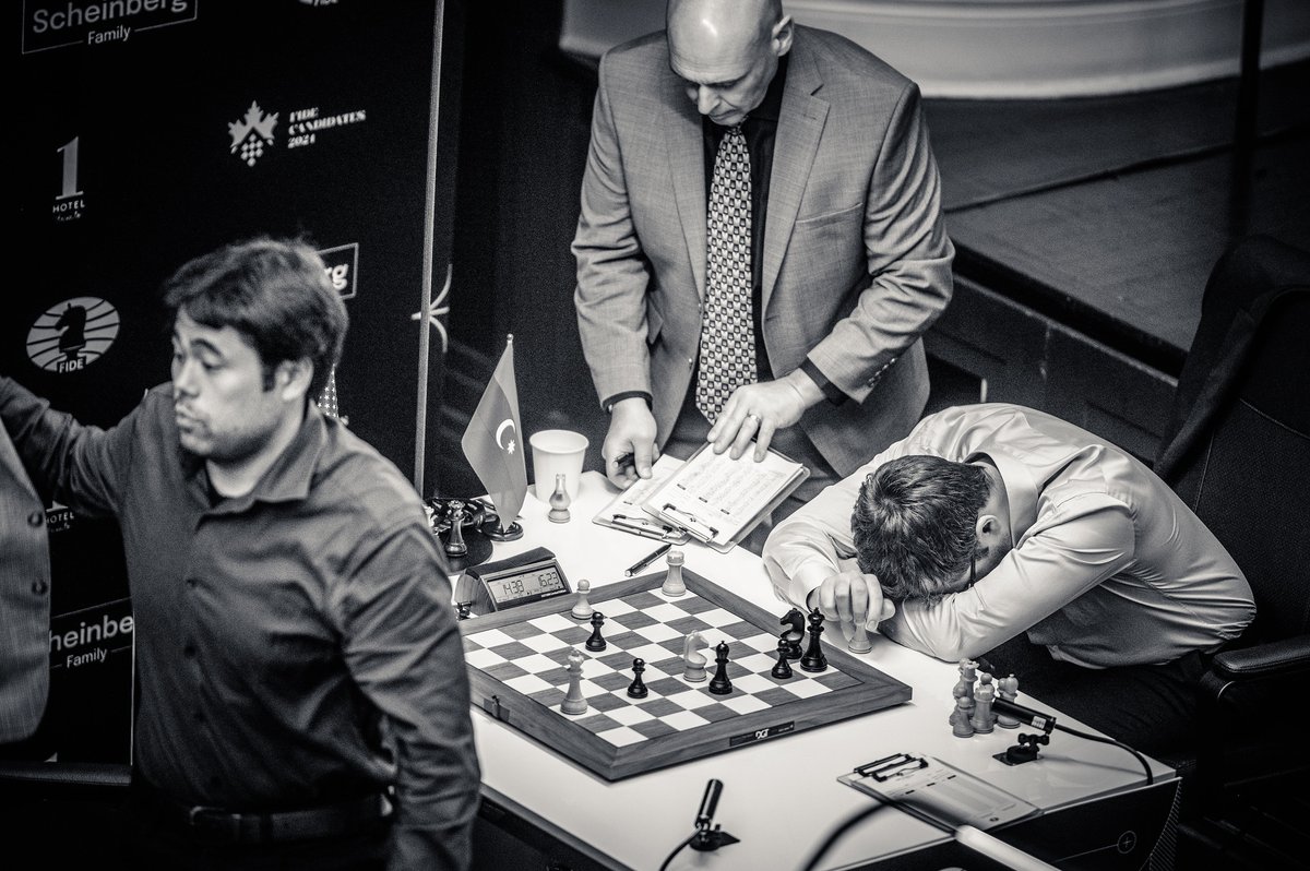 1 photo, 1000 words! #FIDECandidates | Round 10: Hikaru Nakamura - Nijat Abasov 1-0 📷 Michal Walusza