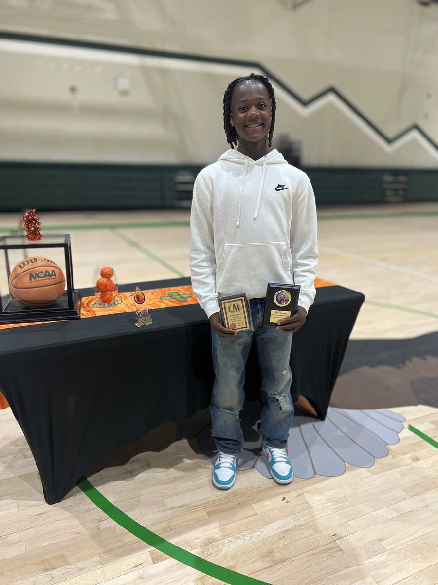 Back-to-Back Easton Athletic League (E.A.L) 𝐌𝐨𝐬𝐭 𝐕𝐚𝐥𝐮𝐚𝐛𝐥𝐞 𝐏𝐥𝐚𝐲𝐞𝐫.🏆🏀💪🏾#KeepGodFirst #HardworkPaysOff #MVP #Determined #wfms #BuiltforThis #welldeserved #moreinstore #ballislife #2xtimes