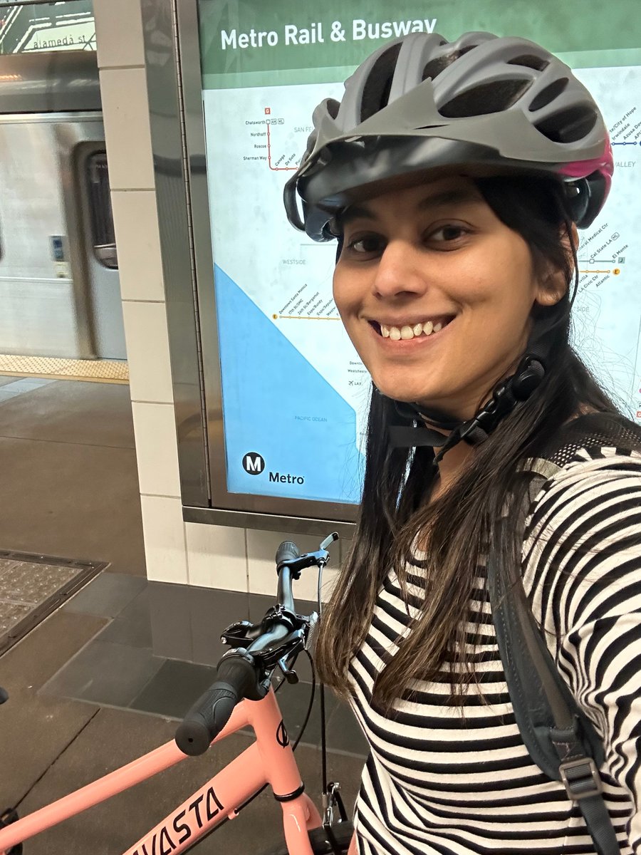 AskGoSaMo's tweet image. (2/2) We'll go first! Here are some of our team members commuting by bike and bus! #GoSaMo