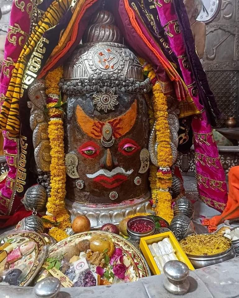 श्री महाकालेश्वर ज्योतिर्लिंग जी के आज के भस्म आरती श्रृंगार दिव्य दर्शन 16.04.2024