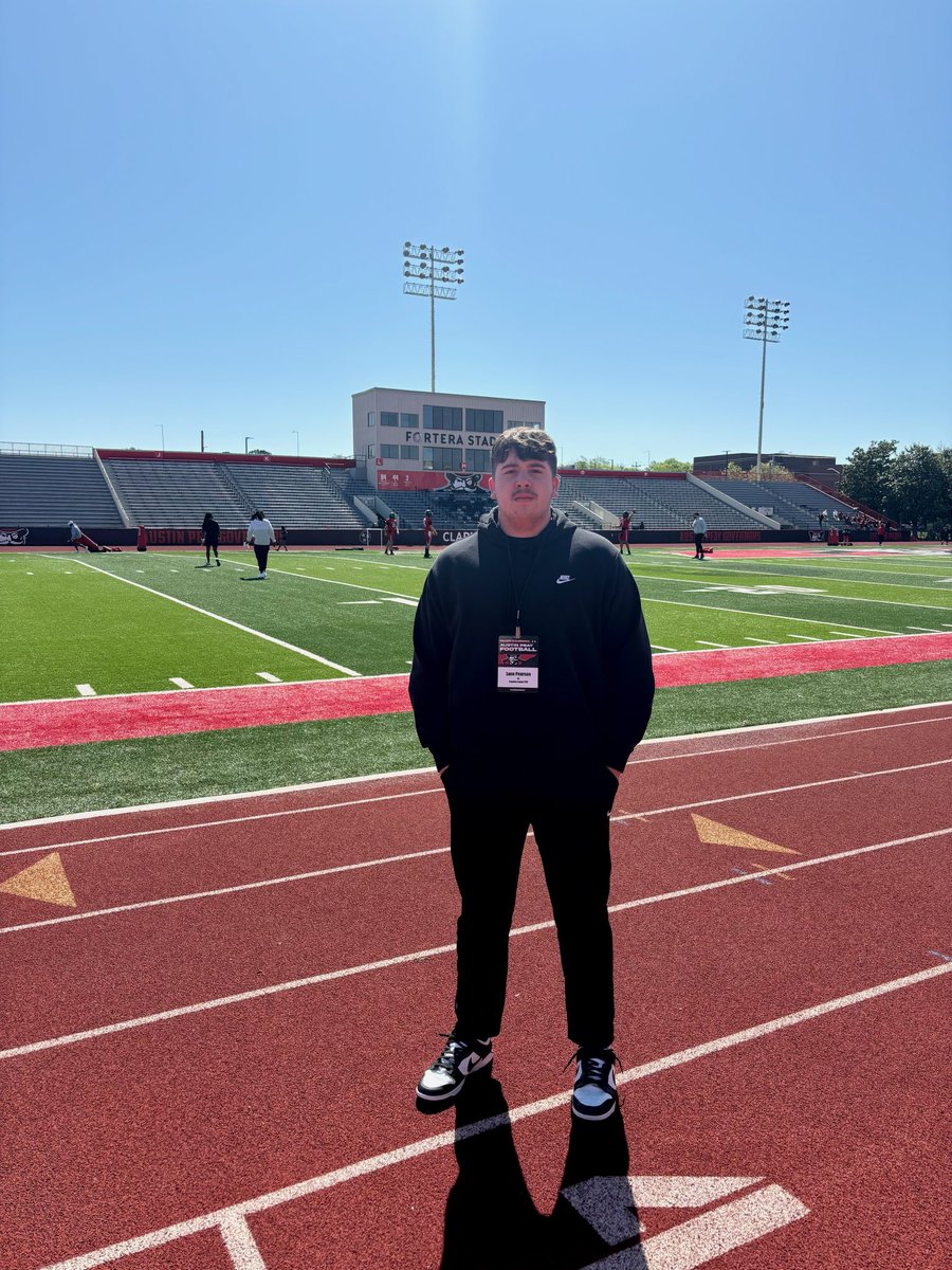 LanePearson74's tweet photo. Enjoyed this past weekend at Austin Peay!!⚫️🔴🎩 Thank you for the invite @CoachGehl @GovsFB @Coach_Kugs https://t.co/A4lGOXE5f1