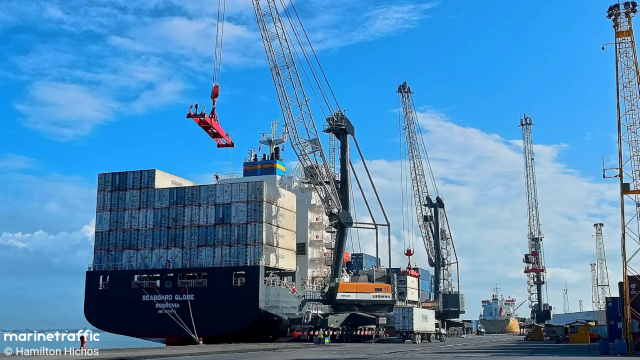 FlconEYES's tweet photo. 🧐BARCOS QUE "SALTAN" MÁGICAMENTE EL #EMBARGOCUBA #BLOQUEOCUBA

SEABOARD  GLOBE 9970947

Portacontenedores con capacidad para 17,000 toneladas de carga, fue despachado desde #NewOrleans destino #Mariel, #Cuba  

Cala: 10.6m

#Now #AIS #cubarcos #Cuba #15Abr https://t.co/Cxrc40zbYp
