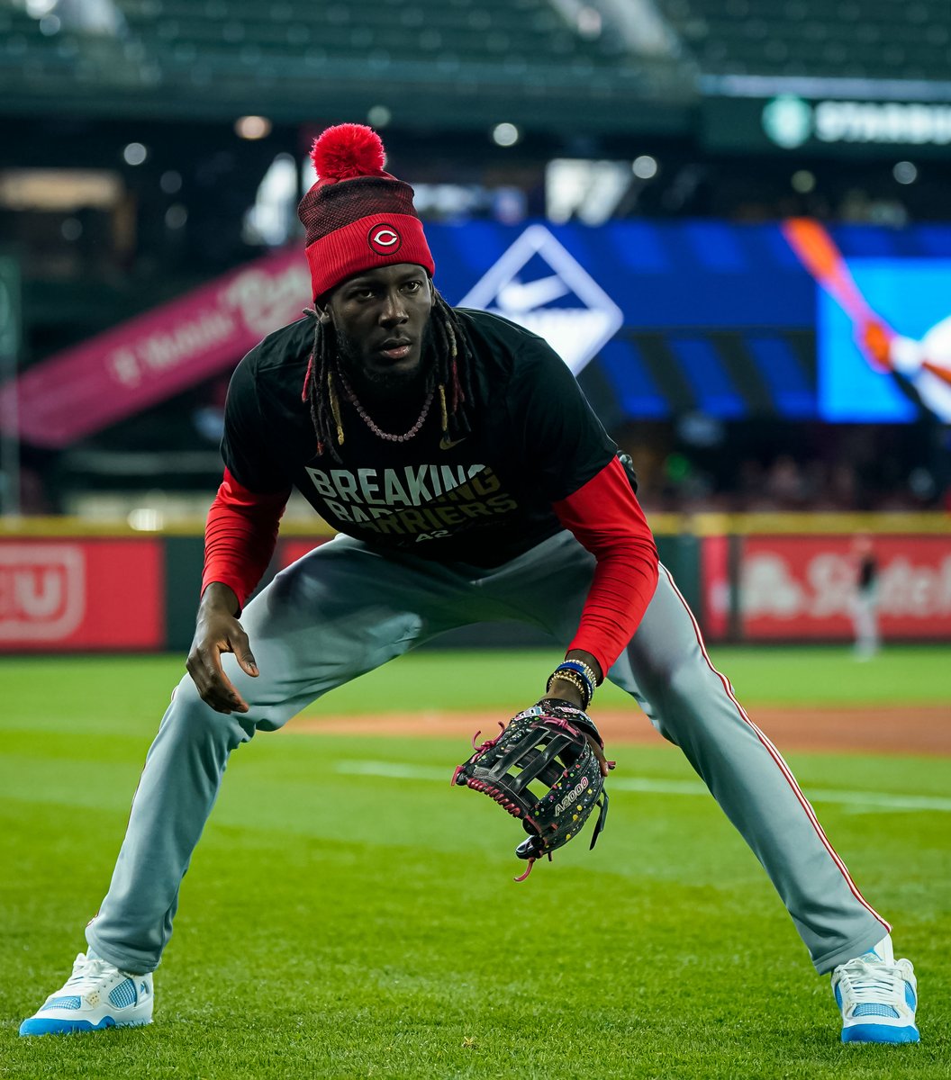 Reds's tweet photo. Elly's rocking custom Jordan 4s for Jackie Robinson Day 😮‍💨 https://t.co/EkhSlzNSPU