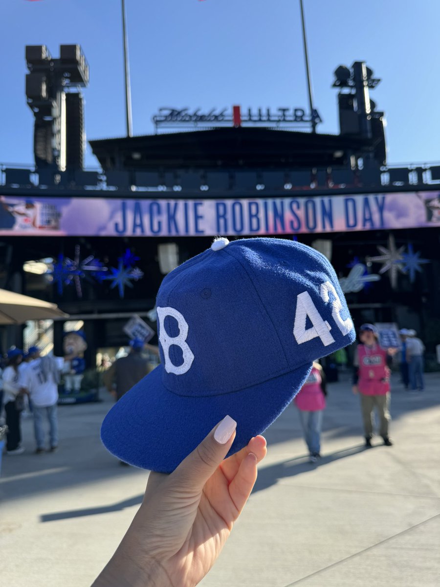 Tonight’s giveway hat is so fire. The quality is bomb ⚾️🔥 #JackieRobinsonDay #LetsGoDodgers