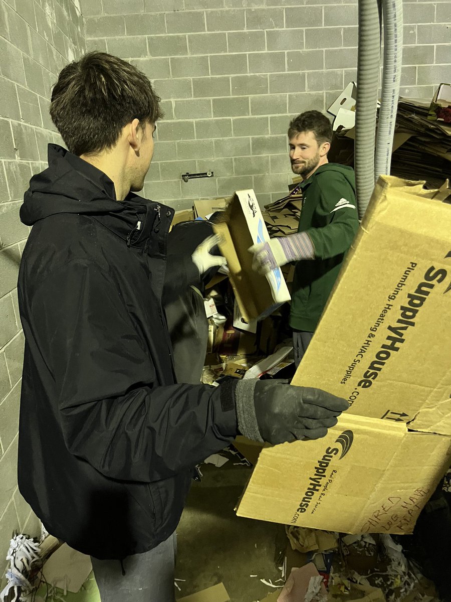 Warriors are back in the community! This time helping Cass Community recycle used boxes and paper. ♻️🏀♻️🏀♻️ It’s #BiggerThanBasketball