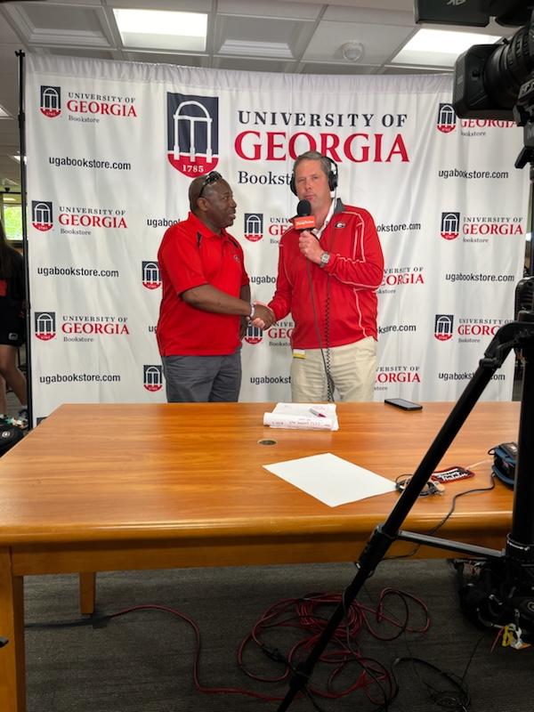 epsavedbygrace's tweet photo. @DawgNationDaily good catching up with you at G Day... GO DAWGS https://t.co/wqAbNvm2QN