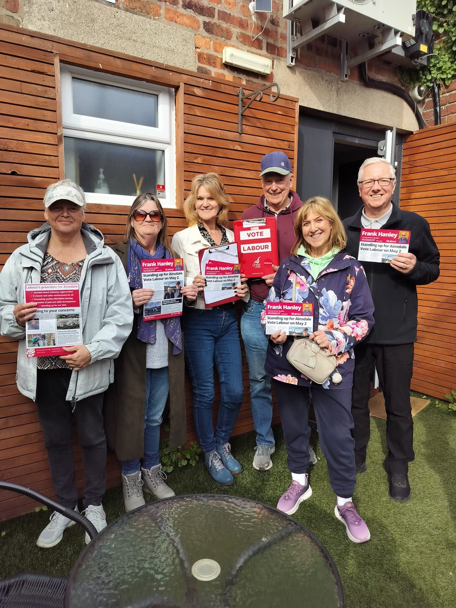 janainsdalelab's tweet photo. Great to see this lovely lot out and about in Ainsdale yesterday talking to voters about local issues. Only one choice for Ainsdale. Frank Hanley. 
#BillEsterson #AinsdaleLabour #SeftonLabour https://t.co/XdFAgLfVdM