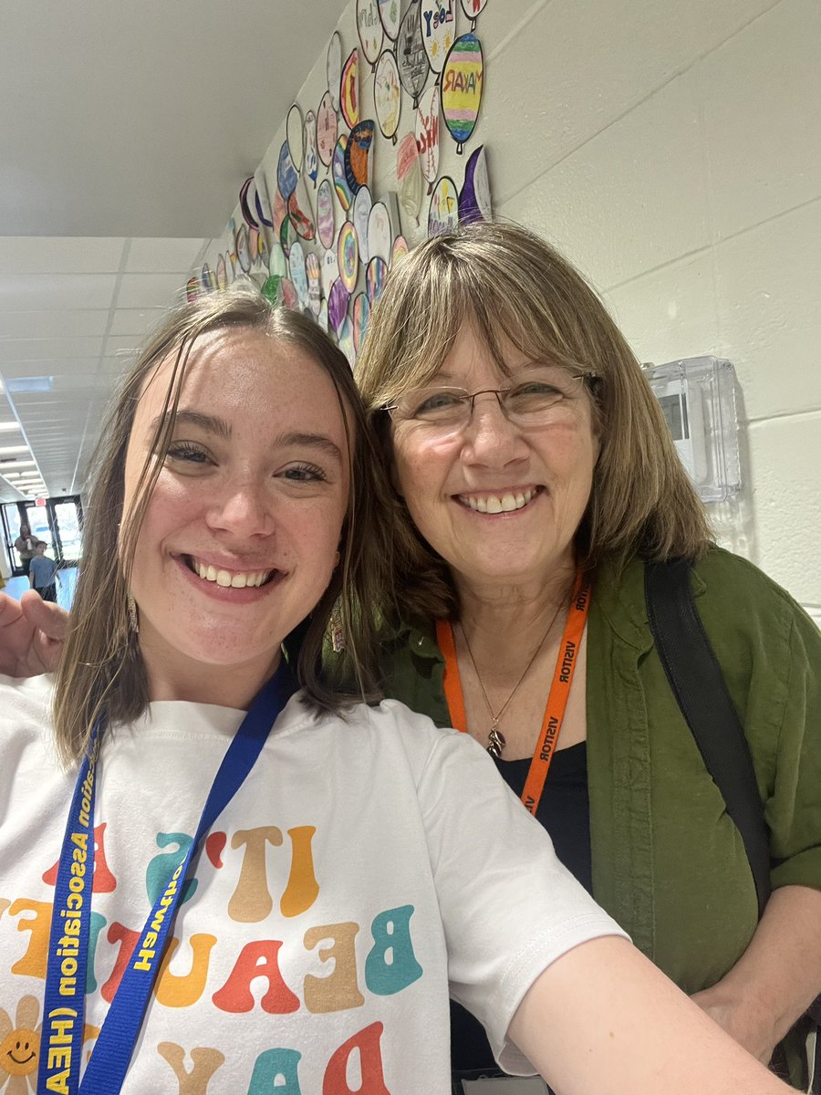 eochoaedu's tweet photo. We got a special visit from Children’s Author @LoriDegman today in 2nd grade! We did a read aloud to Cock-a-Doodle-Oops, and even got a personalized class copy. We were one lucky class today!!! 📚☺️❤️  Thank you again Lori for coming in! @ElemNorthD73 https://t.co/uvNusZb1Fm